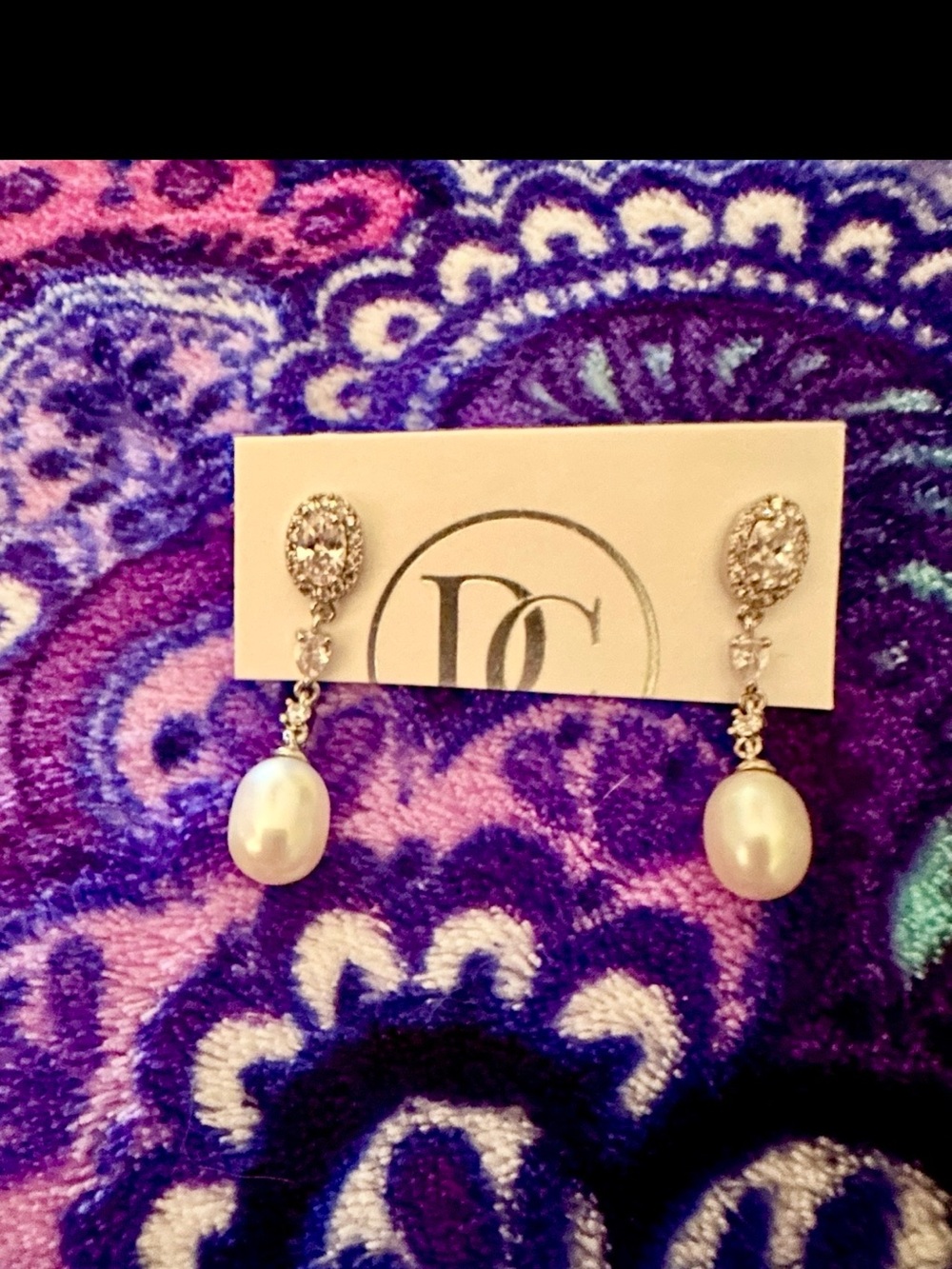 Dareth Colburn NWT Pearl Drop Dangle Earrings in White and Gold